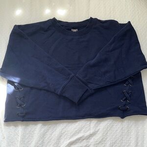Aerie cropped crew neck with criss cross detail on the side, size large, navy